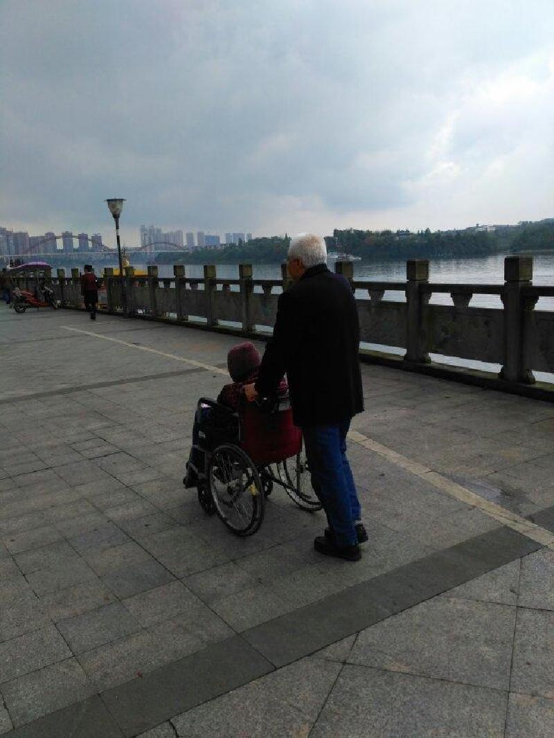 “十大外围足球平台app”陇海马路街道青少年志愿者寒假不休假,上街当管家(图3) 十大外围足球平台app