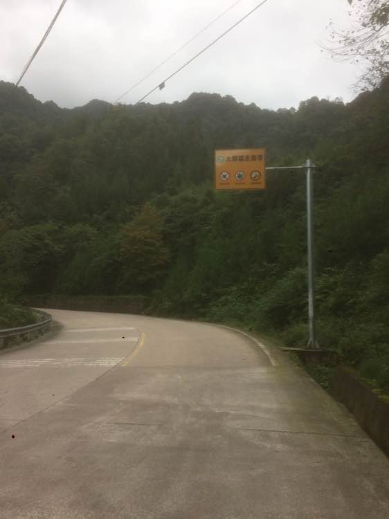 【十大外围足球平台app手机版】郑州经开区人大工委主任李国立一行到学校慰问一线困难教职工(图3) 十大外围足球平台app手机版