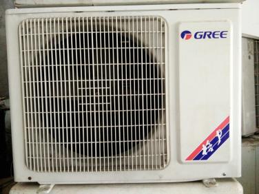 【十大外围足球平台app手机版】郑州经开区人大工委主任李国立一行到学校慰问一线困难教职工(图1) 十大外围足球平台app手机版